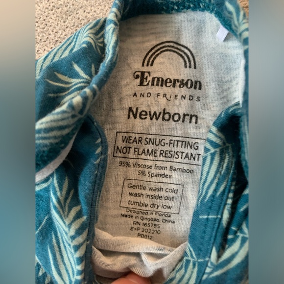 Newborn knot gown green feathers baby boy girl sleep outfit with matching hat - Picture 5 of 6